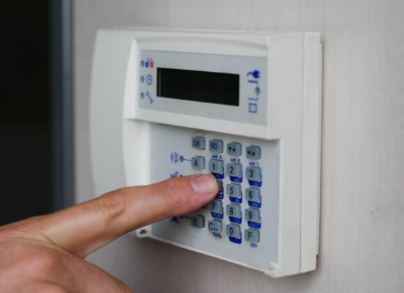 hand on a keypad for Burglar Alarms in Los Angeles, Pasadena, Glendale, Van Nuys, and Surrounding Areas